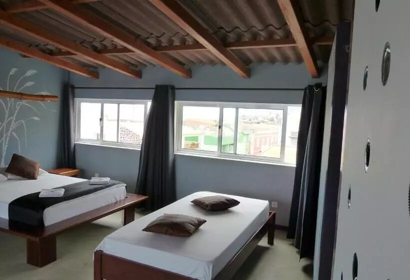 تختخواب و صبحانه Kasa Tambla