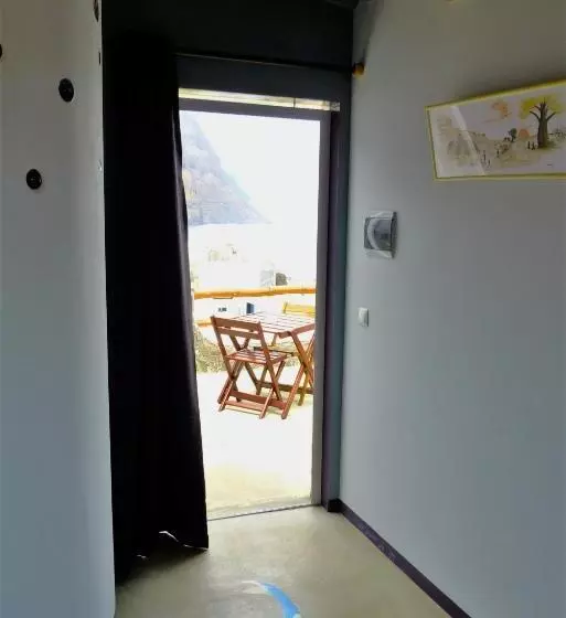 تختخواب و صبحانه Kasa Tambla