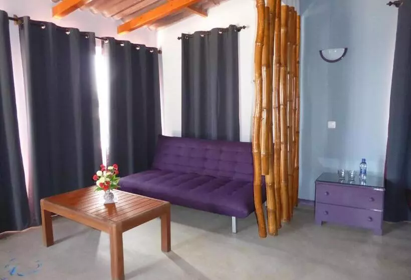 تختخواب و صبحانه Kasa Tambla