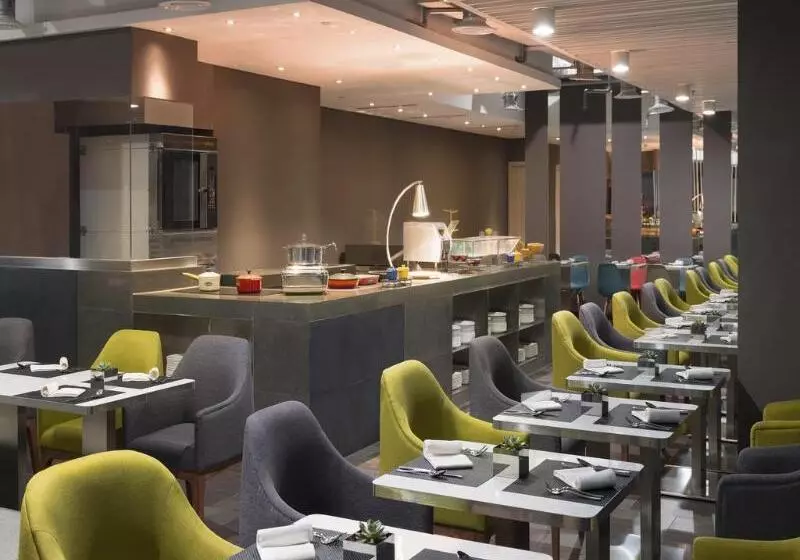 ホテル Aloft Jakarta Wahid Hasyim