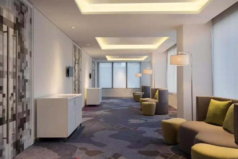 ホテル Aloft Jakarta Wahid Hasyim