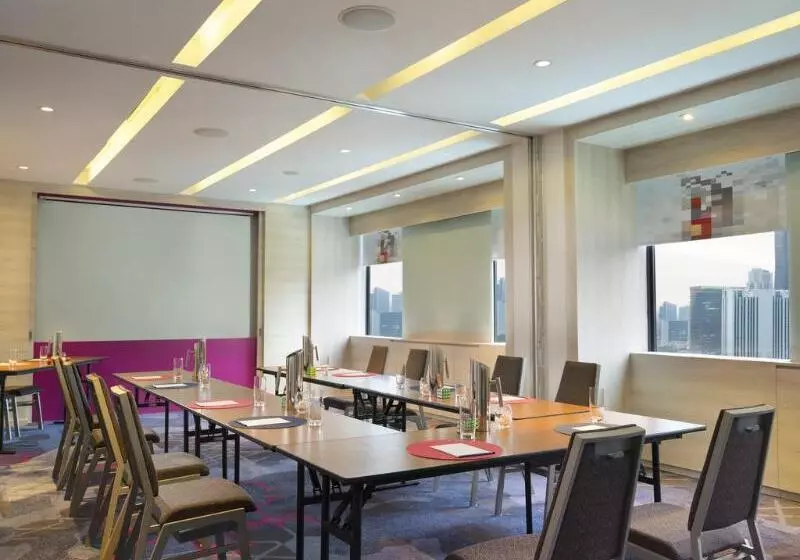 ホテル Aloft Jakarta Wahid Hasyim