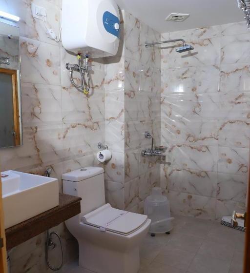 호텔 Hukam S Holiday Home Kasol