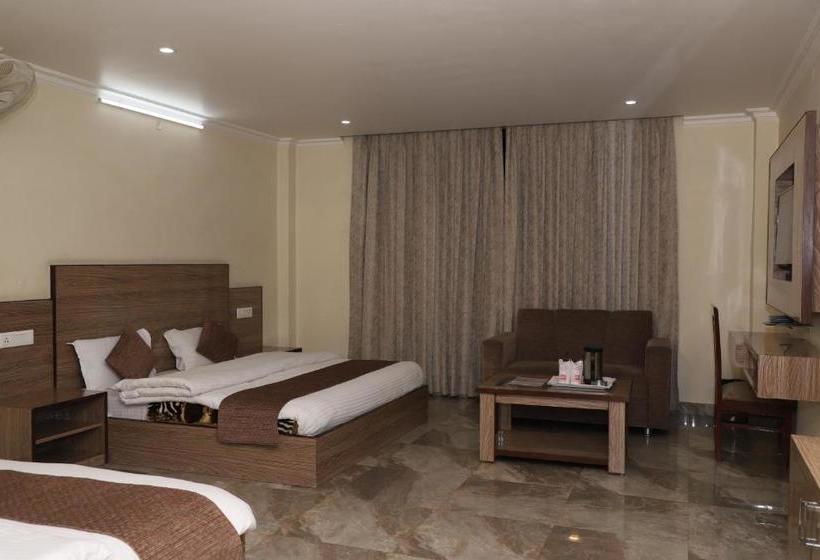 호텔 Hukam S Holiday Home Kasol