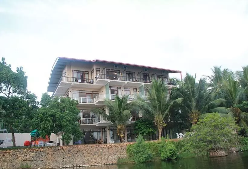 هتل Sanu Lagoon Resort & Spa