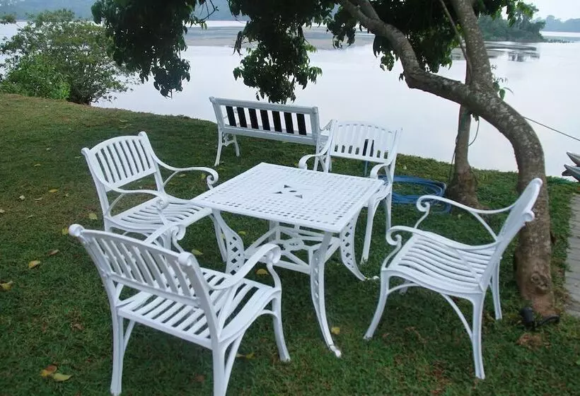 هتل Sanu Lagoon Resort & Spa