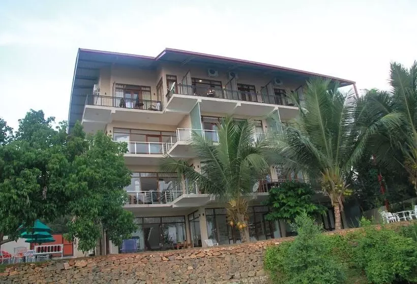 هتل Sanu Lagoon Resort & Spa
