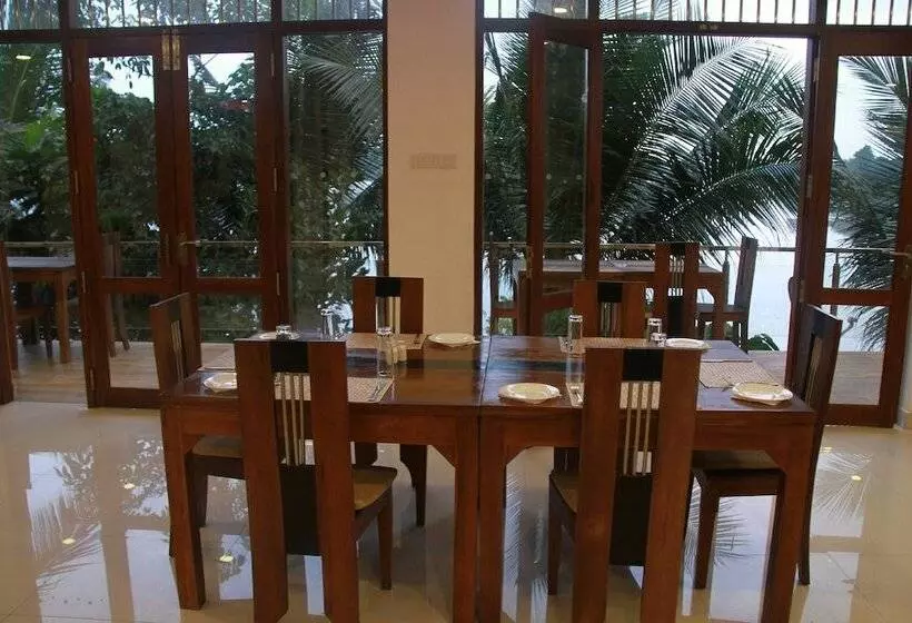 هتل Sanu Lagoon Resort & Spa