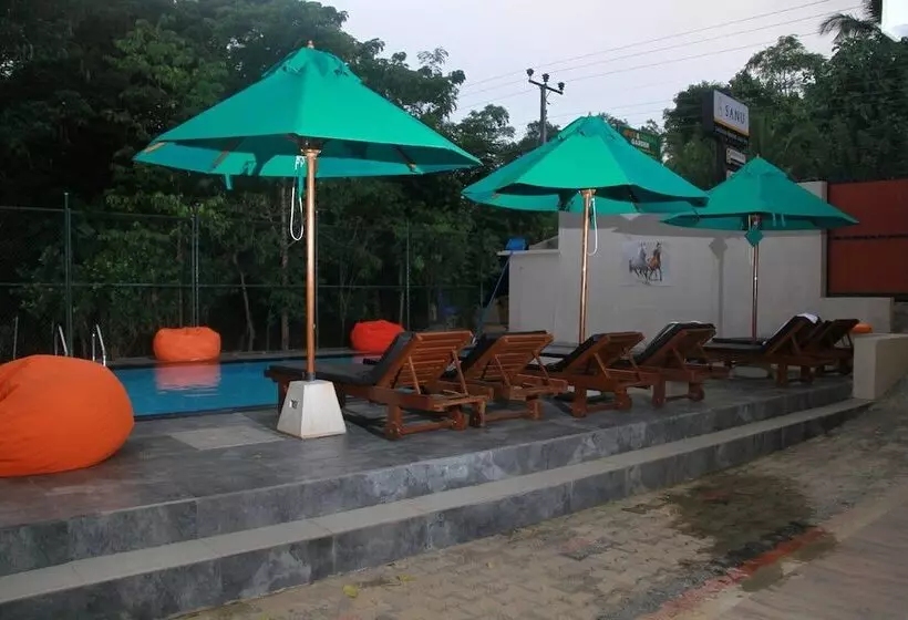 هتل Sanu Lagoon Resort & Spa