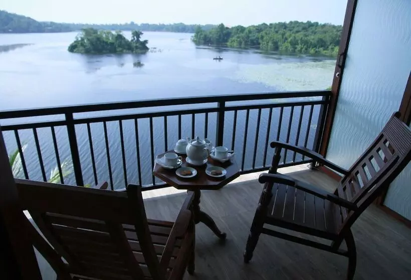 هتل Sanu Lagoon Resort & Spa