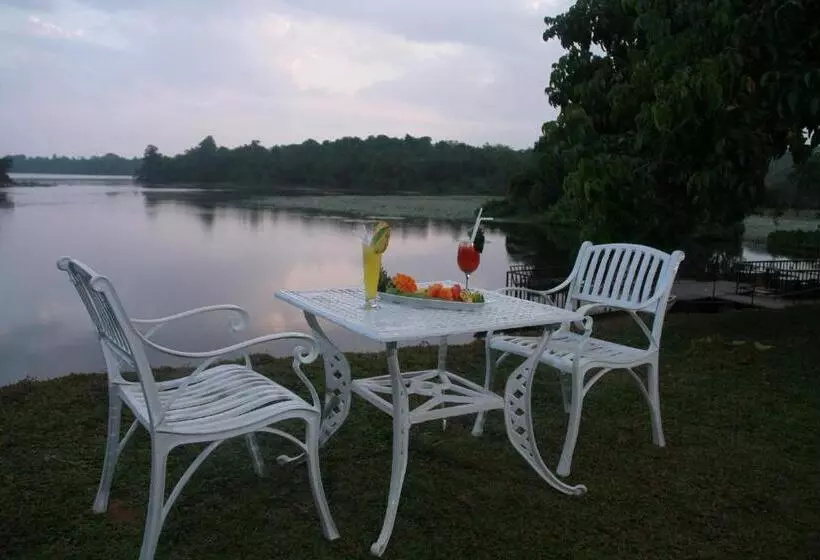 هتل Sanu Lagoon Resort & Spa