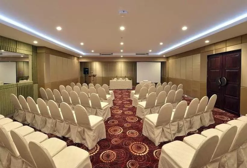 Hotelli The Sya Regency Palu By Soasia