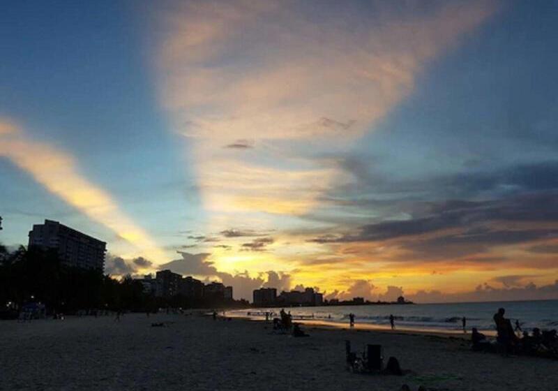 Nomada Urban Beach Hostel Calle Loiza