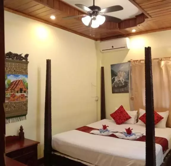 هتل Sakura Wood House