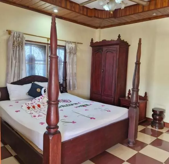 هتل Sakura Wood House