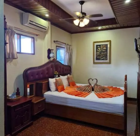 هتل Sakura Wood House