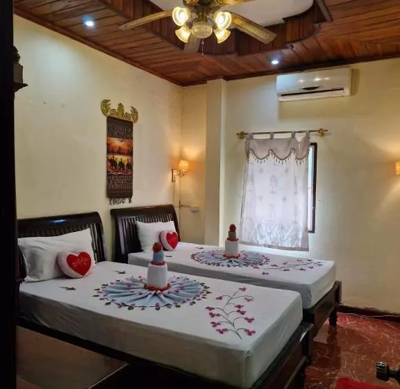 هتل Sakura Wood House