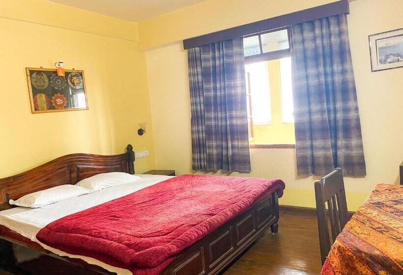 King Thai Hotel And Restaurant