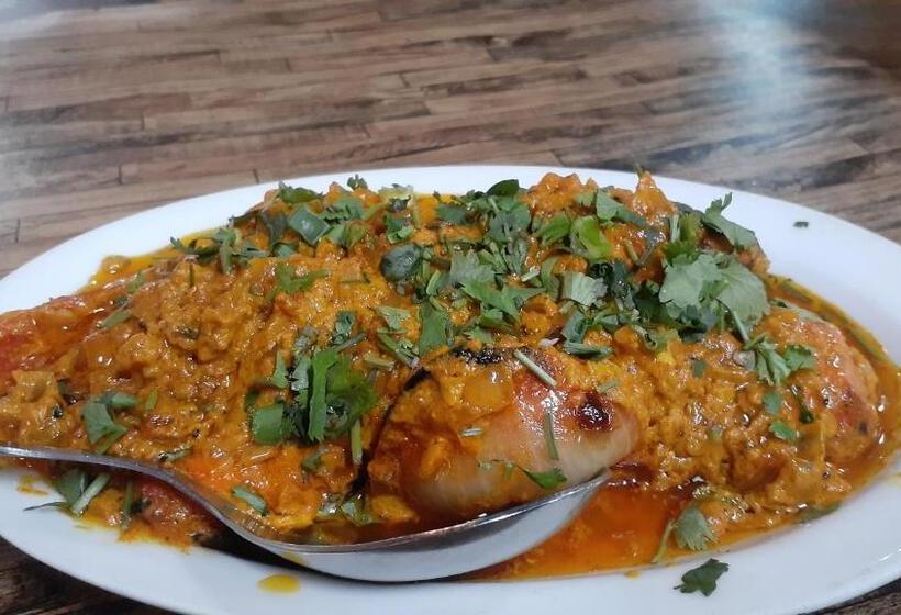 King Thai Hotel And Restaurant