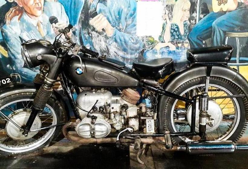 King Thai Hotel And Restaurant