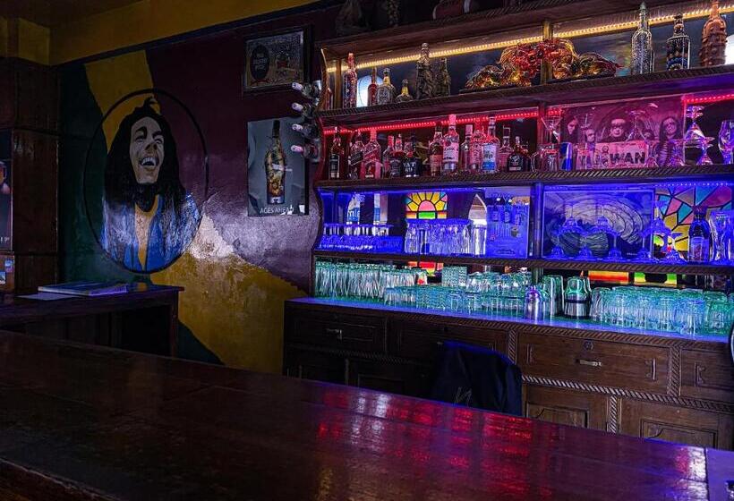 King Thai Hotel And Restaurant