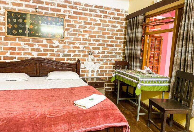 King Thai Hotel And Restaurant