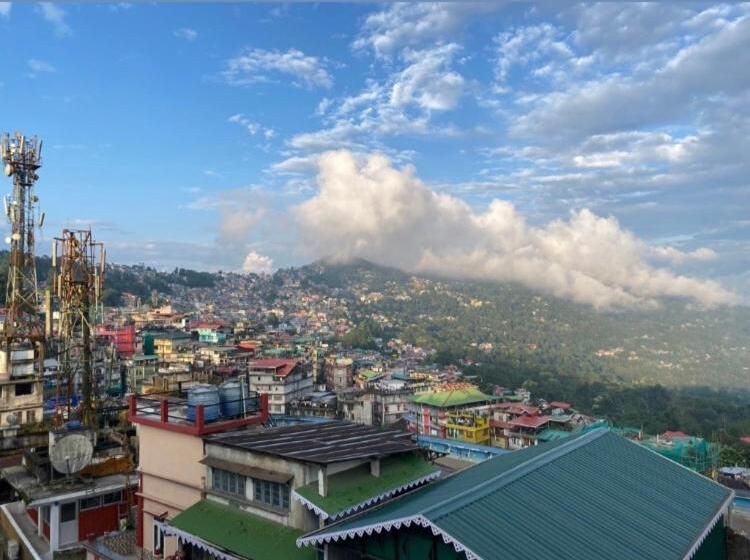 King Thai Hotel And Restaurant