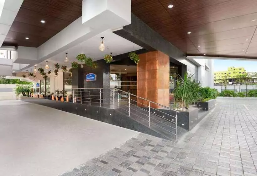 ホテル Howard Johnson By Wyndham Kolkata Airport