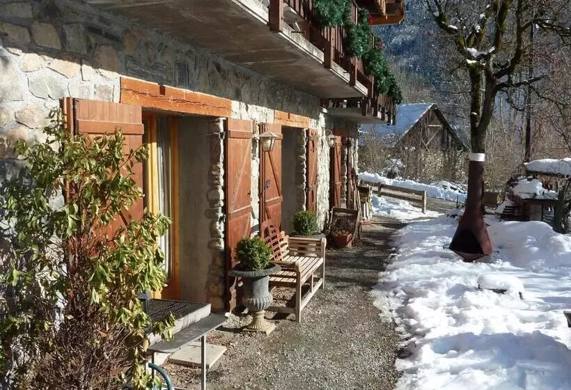 تختخواب و صبحانه Chalet Solneige
