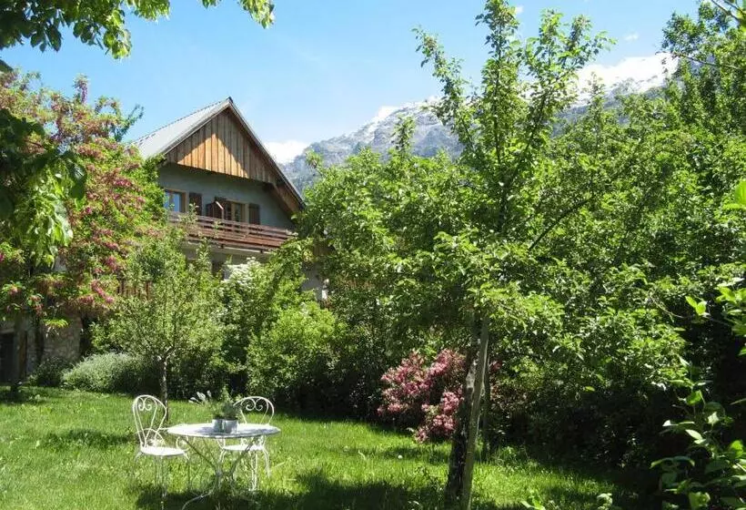 تختخواب و صبحانه Chalet Solneige