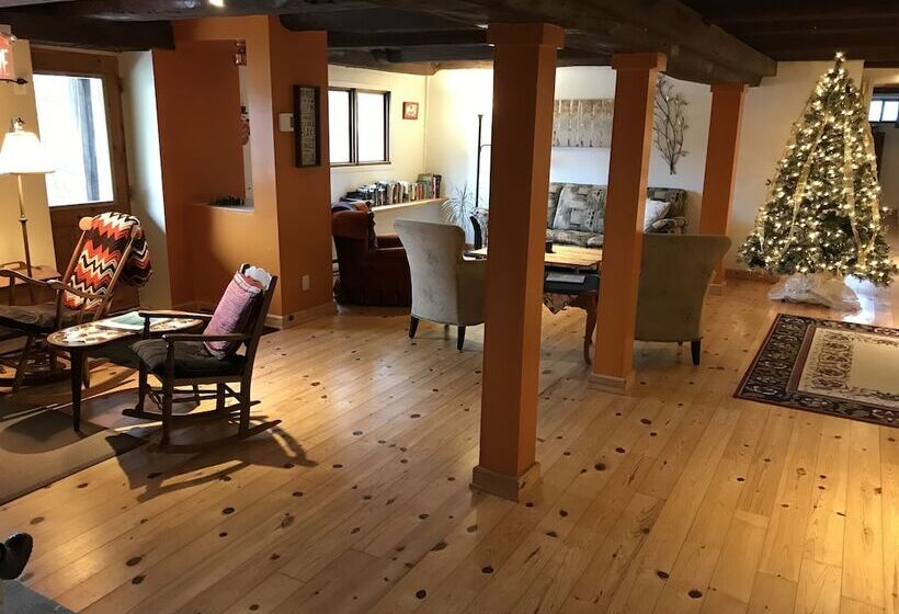 Bed and Breakfast La Grange Country Inn