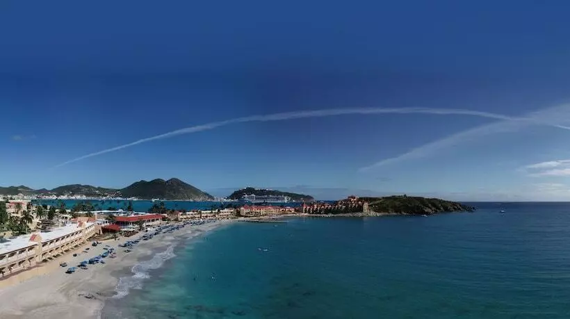 هتل Divi Little Bay Beach Resort