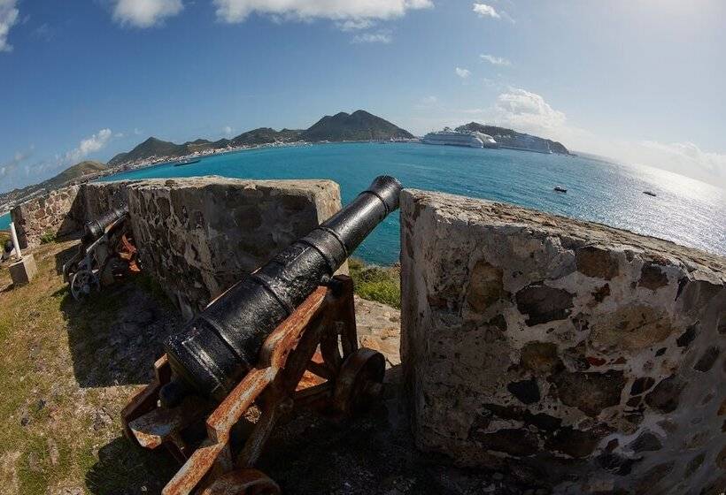 هتل Divi Little Bay Beach Resort