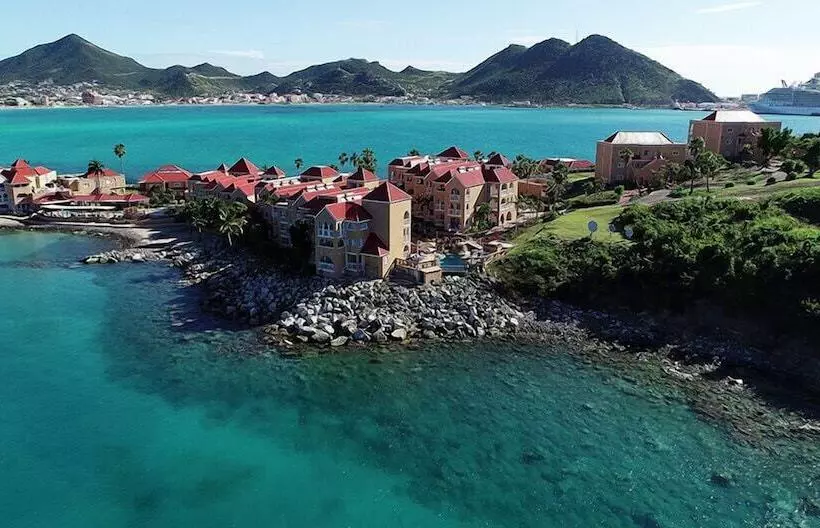 هتل Divi Little Bay Beach Resort