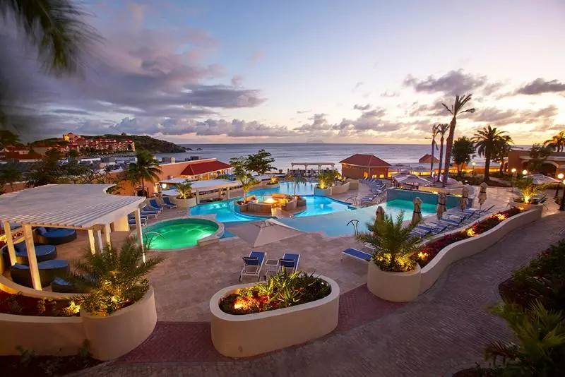 هتل Divi Little Bay Beach Resort