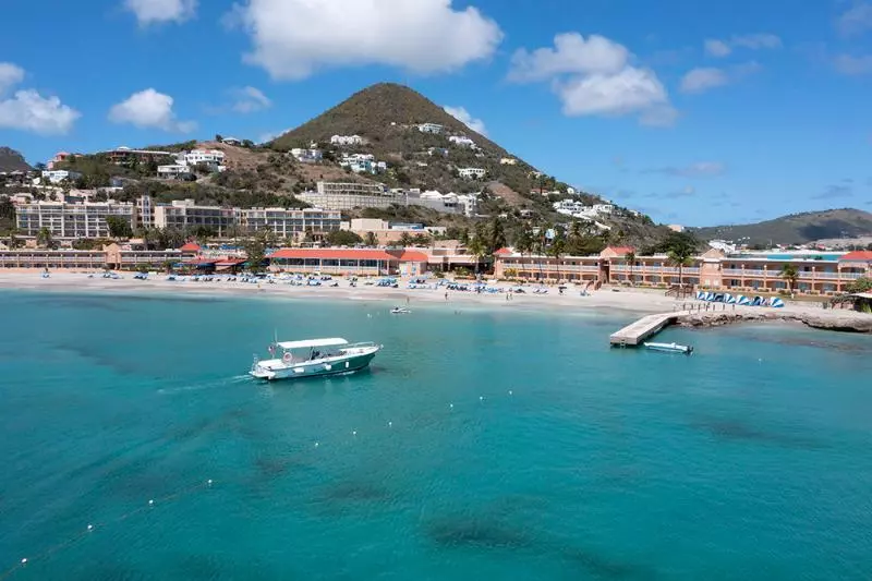 هتل Divi Little Bay Beach Resort