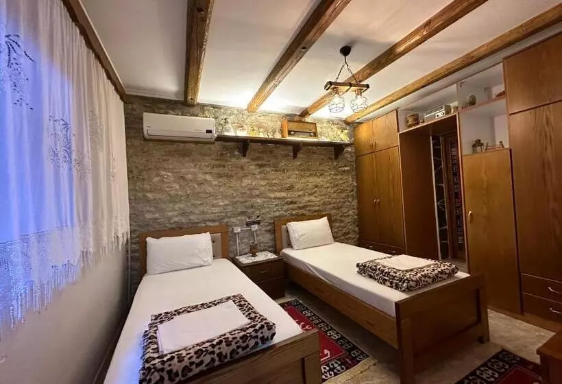 هتل Ahmetaj Guest House
