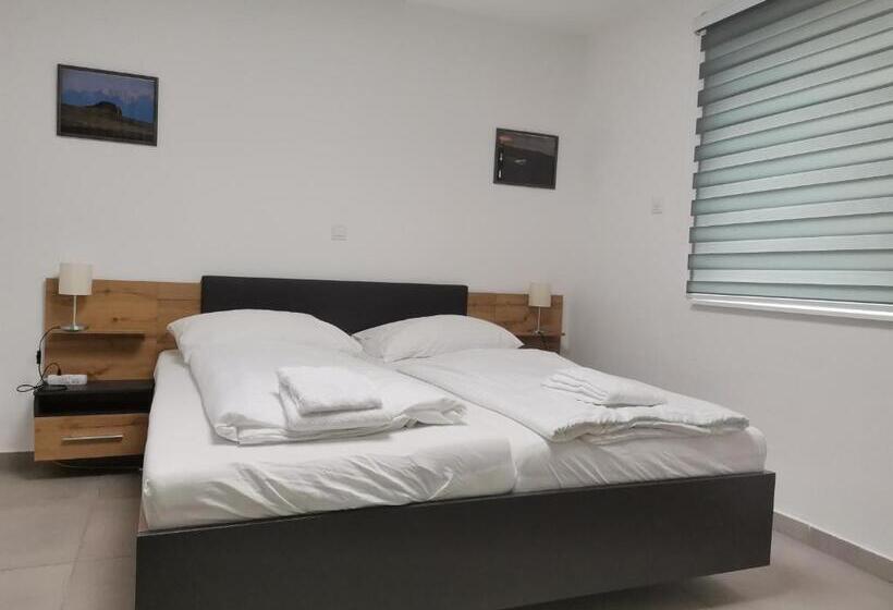 Отель Ais Center