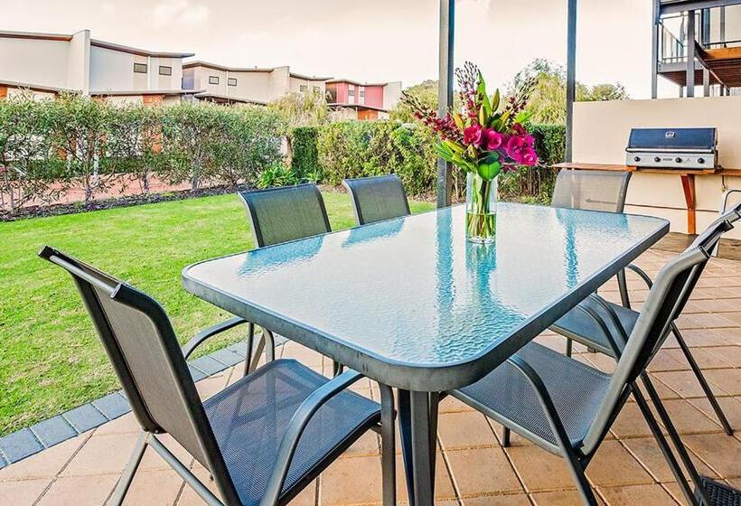 فندق Regency Beach Club