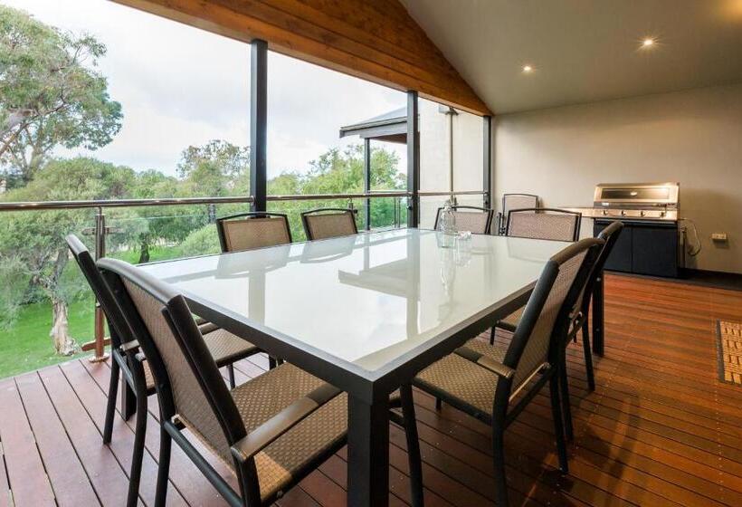 فندق Regency Beach Club