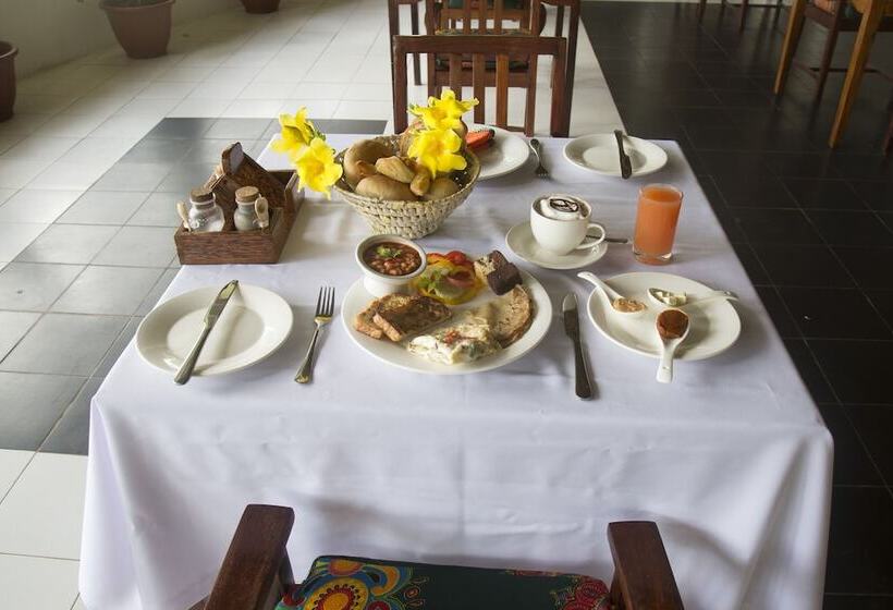 אתר נופש Antonio Beach Hotel And Spa