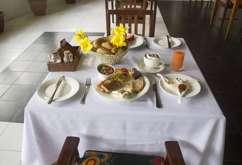 リゾートホテル Antonio Beach Hotel And Spa