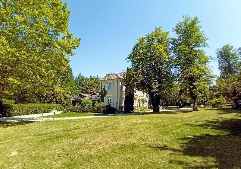 Aamiaismajoitus (B&B) Chateau Des Ayes   Chambres & Suites