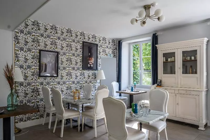 Aamiaismajoitus (B&B) Chateau Des Ayes   Chambres & Suites