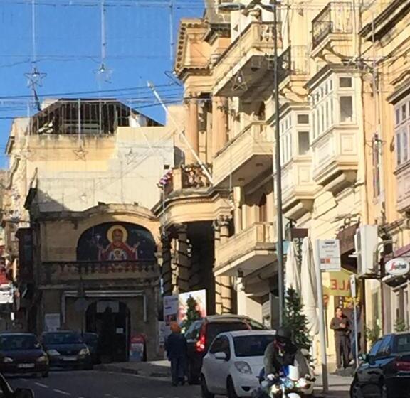 تختخواب و صبحانه Mood Farmhouse Mythology