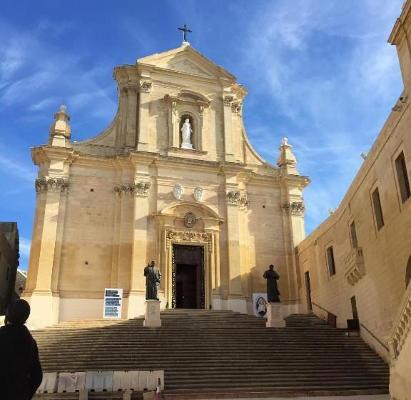 تختخواب و صبحانه Mood Farmhouse Mythology