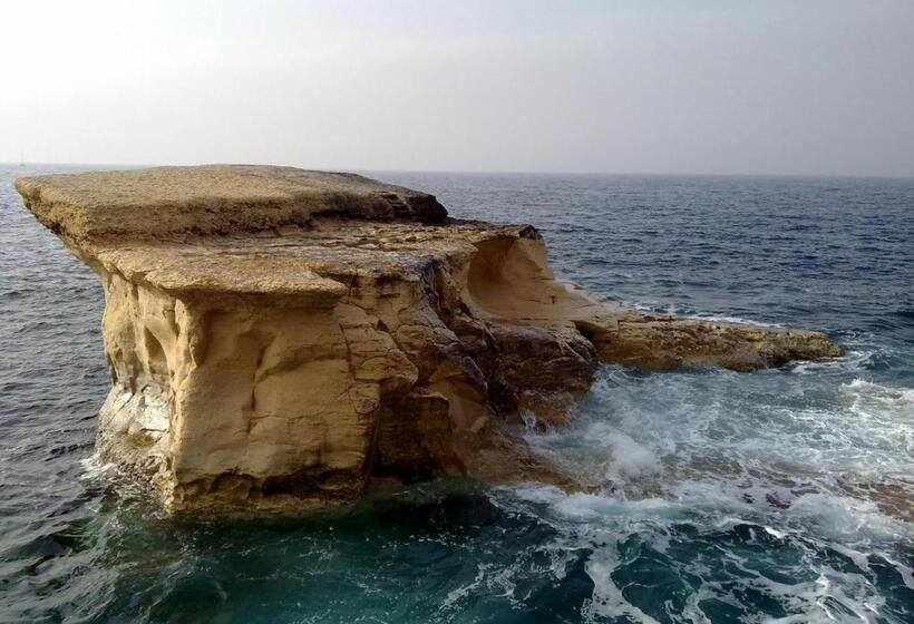 تختخواب و صبحانه Mood Farmhouse Mythology