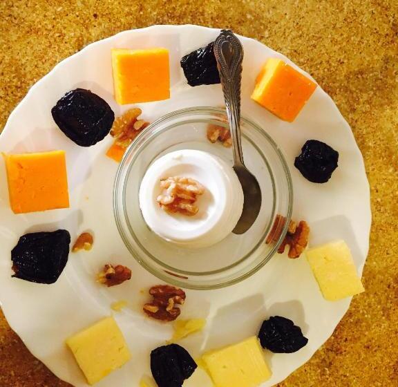 تختخواب و صبحانه Mood Farmhouse Mythology