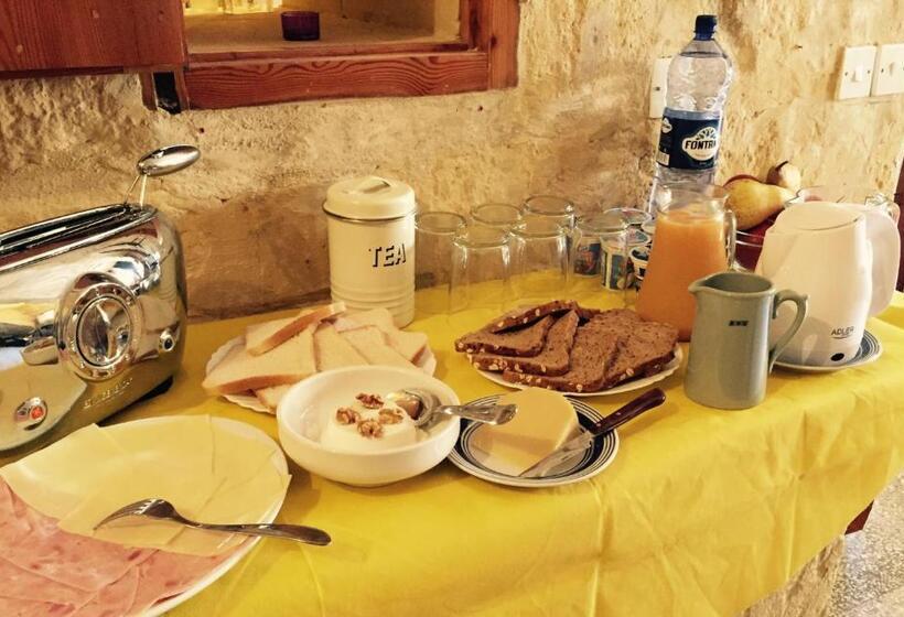 تختخواب و صبحانه Mood Farmhouse Mythology