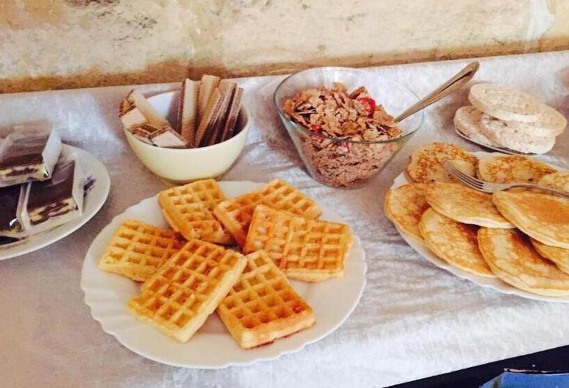 تختخواب و صبحانه Mood Farmhouse Mythology